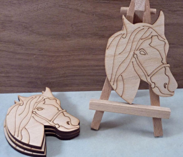 Etched plywood Horse Head Shape - 8 cm